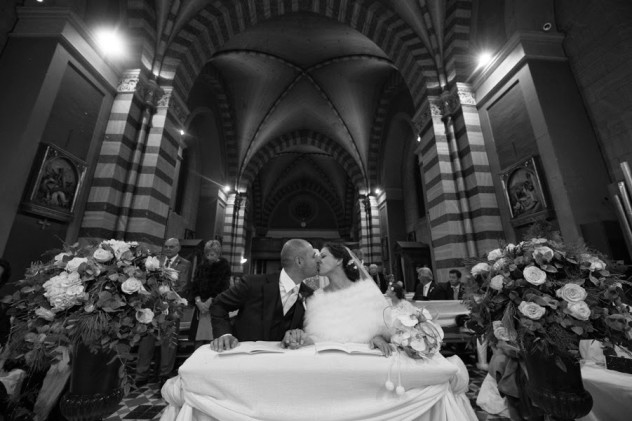 Un grandangolo sull'interno della Basilica (e sugli sposi)
