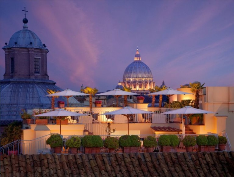 Scopri di più sull'articolo Raphaël Hotel Roma, grande bellezza stile Veg in terrazza