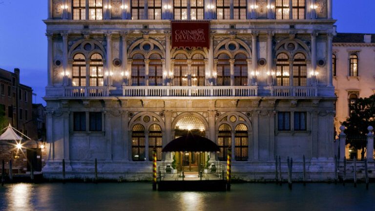 Scopri di più sull'articolo Esistono Hotel dove mangiare bene in Italia e divertirsi con i giochi da casinò?
